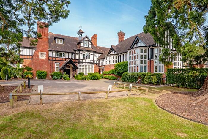 3 Bedroom Apartment For Sale In Queen Elizabeth Crescent, Beaconsfield, Buckinghamshire, HP9