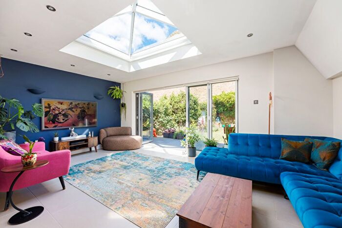 2 Bedroom Flat For Sale In Stamford Brook Road, London, W6