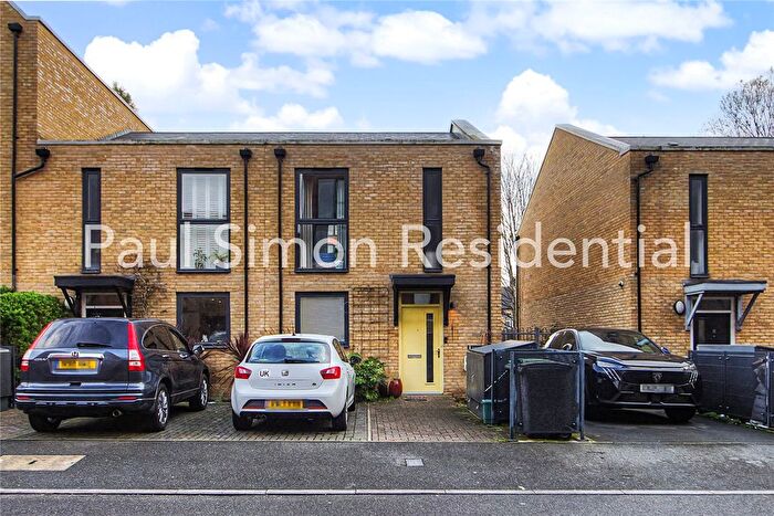 3 Bedroom Terraced House For Sale In Bathurst Square, Tottenham, London, N15