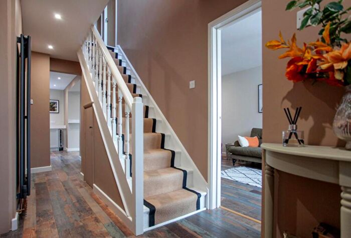 3 Bedroom Detached House For Sale In Fox Covert Close, Sunninghill, SL5