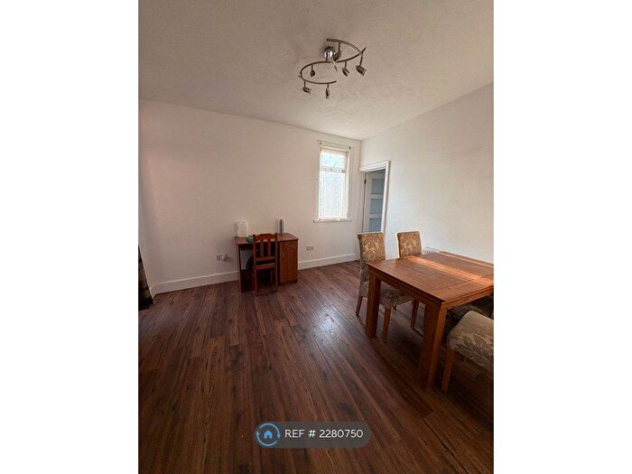 2 Bedroom End Of Terrace House To Rent In Orts Road, Reading, RG1