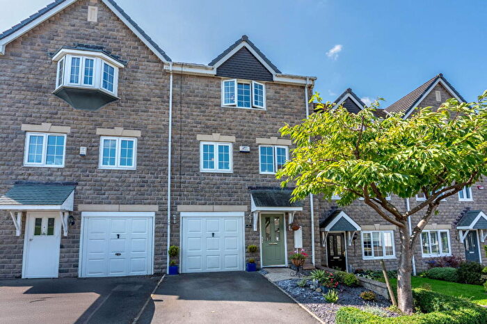 4 Bedroom Town House For Sale In Buttercup Close, Glossop, SK13
