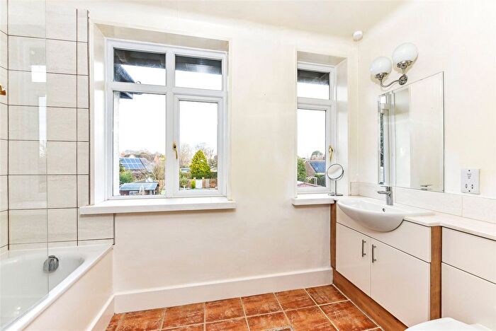 4 Bedroom Detached House For Sale In Warblington Road, Emsworth, Hampshire, PO10