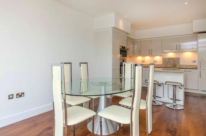 2 Bedroom Maisonette To Rent In Hitherbury Close, Guildford GU2