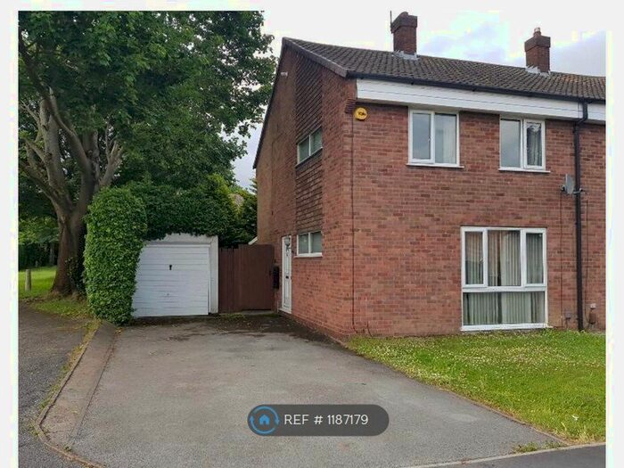 3 Bedroom Semi-Detached House To Rent In Stroma Close, Sinfin, Derby DE24
