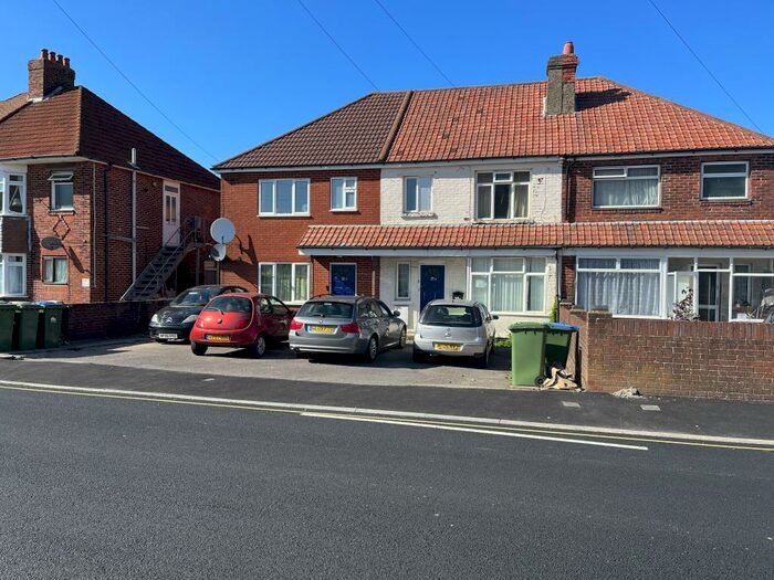 1 Bedroom Flat To Rent In Quayside Road Flat A, SO18