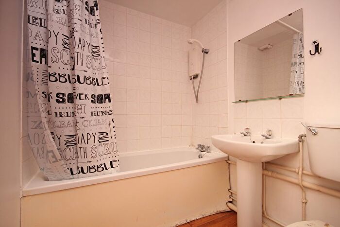 1 Bedroom Flat To Rent In Grinstead Road, London, SE8