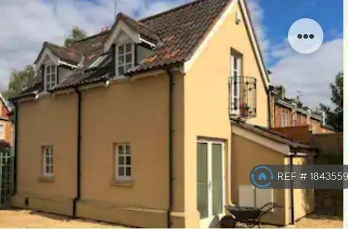 2 Bedroom Detached House To Rent In Hurle Crescent, Bristol, BS8