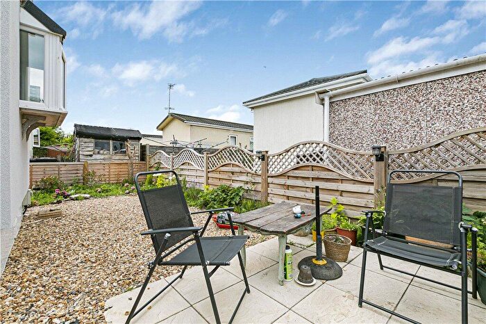1 Bedroom Bungalow For Sale In Bourne Avenue, Penton Park, Chertsey, Surrey, KT16