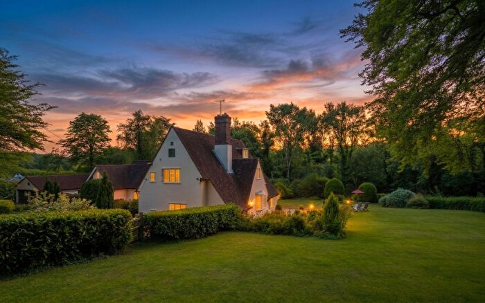 5 Bedroom Detached House For Sale In Lunghurst Road, Woldingham, CR3