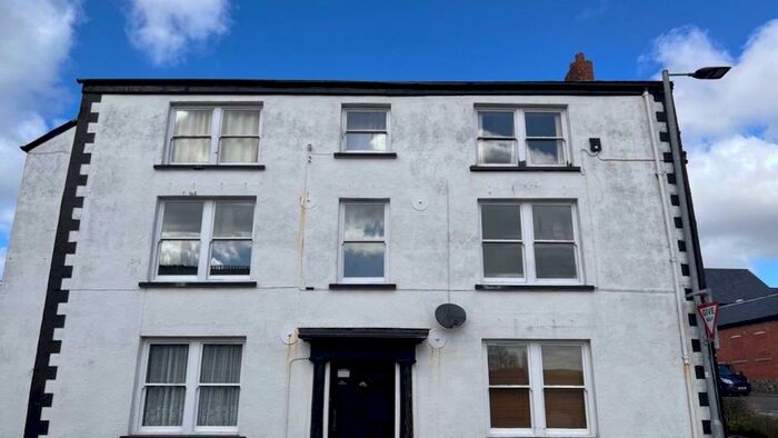 2 Bedroom Flat To Rent In Well Street, Great Torrington, Devon, EX38