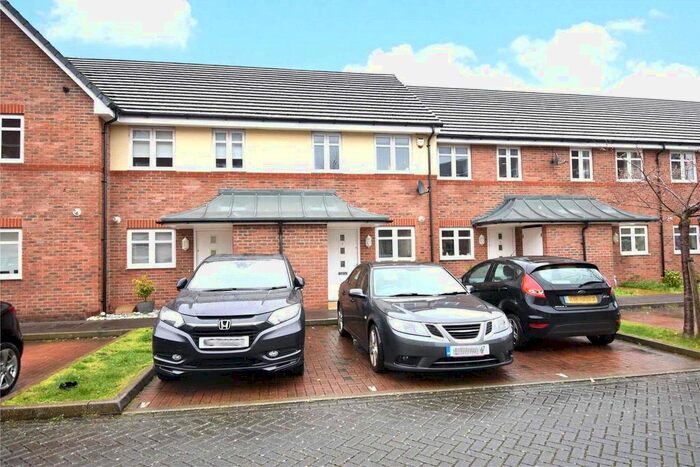 2 Bedroom Terraced House To Rent In Kenley Place, Farnborough, Hampshire, GU14