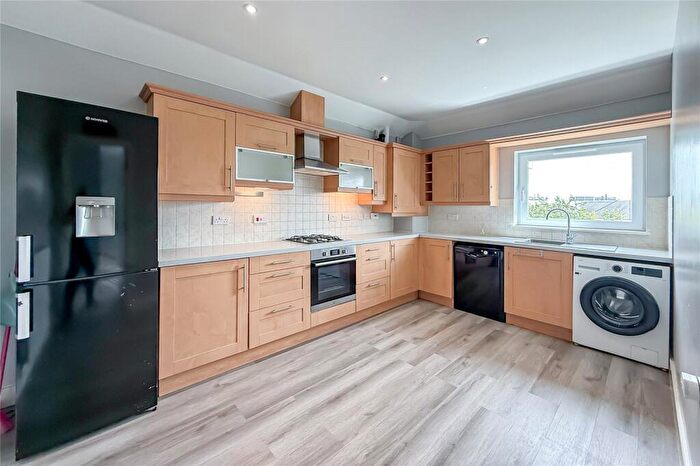 2 Bedroom Apartment For Sale In Bakers Close, St. Albans, Hertfordshire, AL1