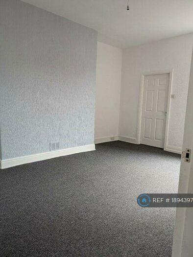 3 Bedroom Flat To Rent In Durham Road, Gateshead, NE8