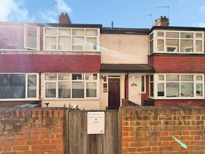 3 Bedroom Terraced House For Sale In Oaklea Passage, Kingston, KT1