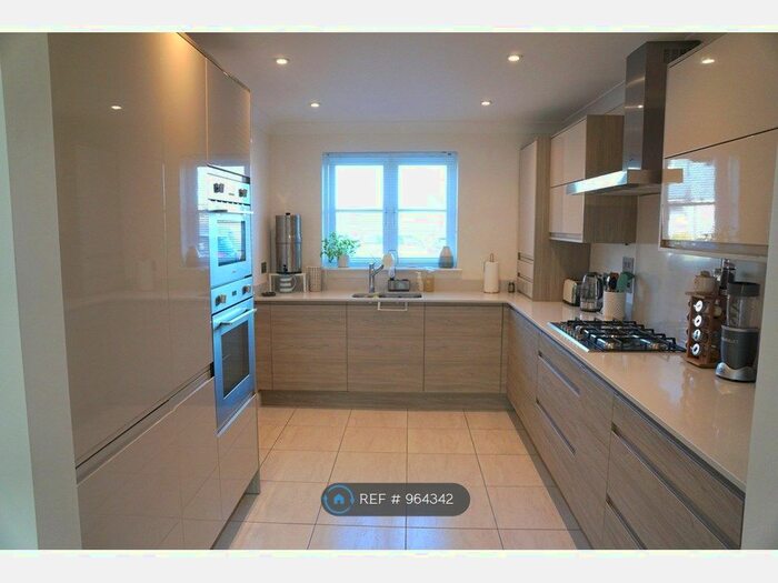 2 Bedroom Semi-Detached House To Rent In De Luci Park, Truro, TR1