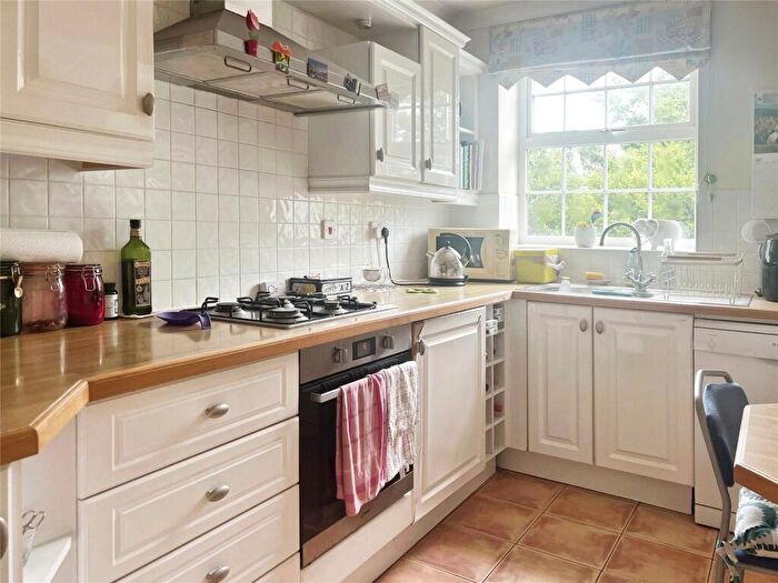 2 Bedroom Flat To Rent In Chadwick Place, Long Ditton, Surbiton, Surrey, KT6