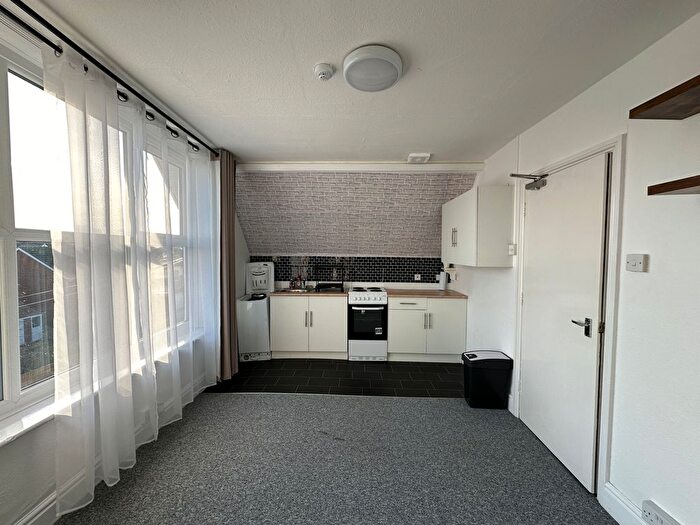 1 Bedroom Flat To Rent In Grosvenor Gardens, Bournemouth, BH1