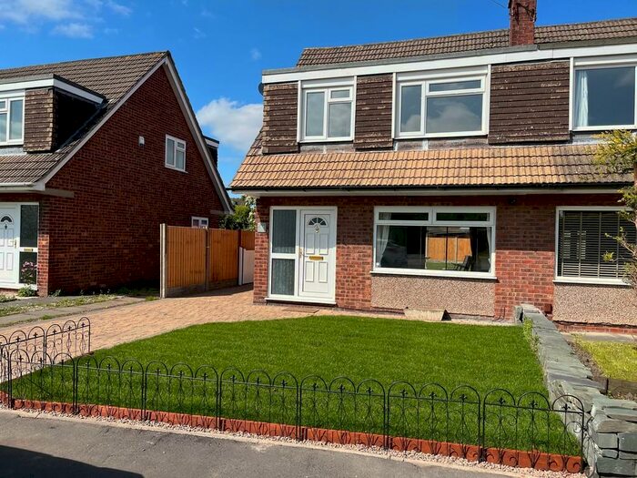 3 Bedroom Semi-Detached House To Rent In Oaklands Drive, Penwortham, Preston, PR1