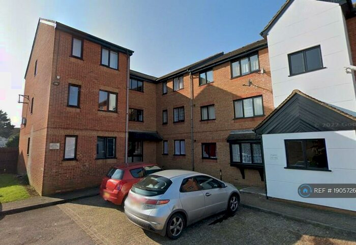 1 Bedroom Flat To Rent In Whitehead Close, London, N18