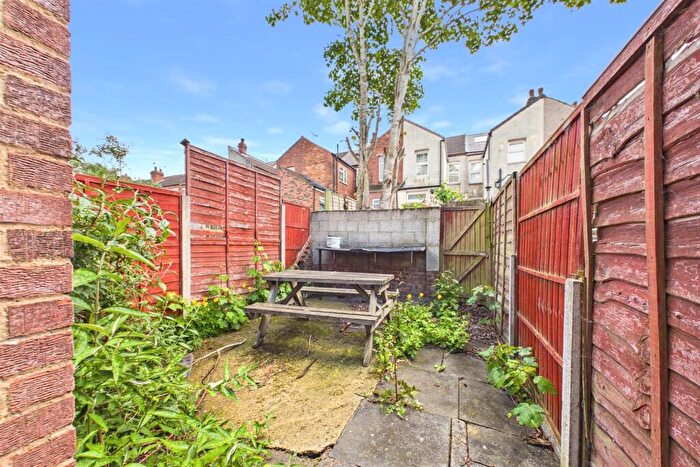 4 Bedroom Terraced House For Sale In King Edward Road, Hillfields, Coventry, CV1 - Photo 11