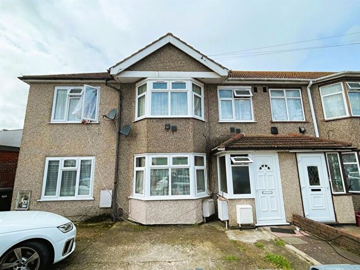 1 Bedroom Flat To Rent In Basildene Road, Hounslow, TW4
