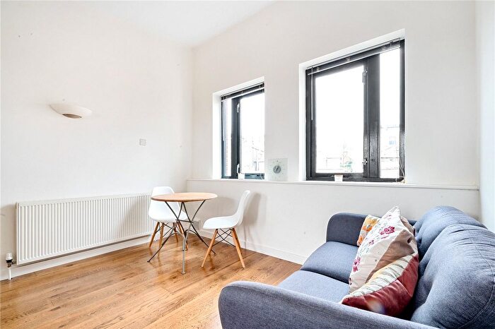 1 Bedroom Flat For Sale In Bird In Hand Mews, London, SE23