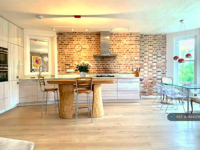 3 Bedroom Flat To Rent In Lissenden Mansions, London, NW5