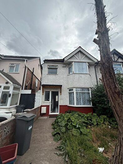 3 Bedroom Semi-Detached House To Rent In North Hyde Lane, Southall, UB2