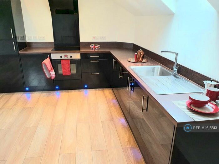 1 Bedroom Flat To Rent In Chapel Court, Bromsgrove, B61