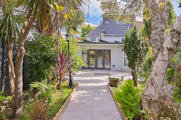5 Bedroom End Of Terrace House For Sale In Cherry Garth, Brentford, TW8