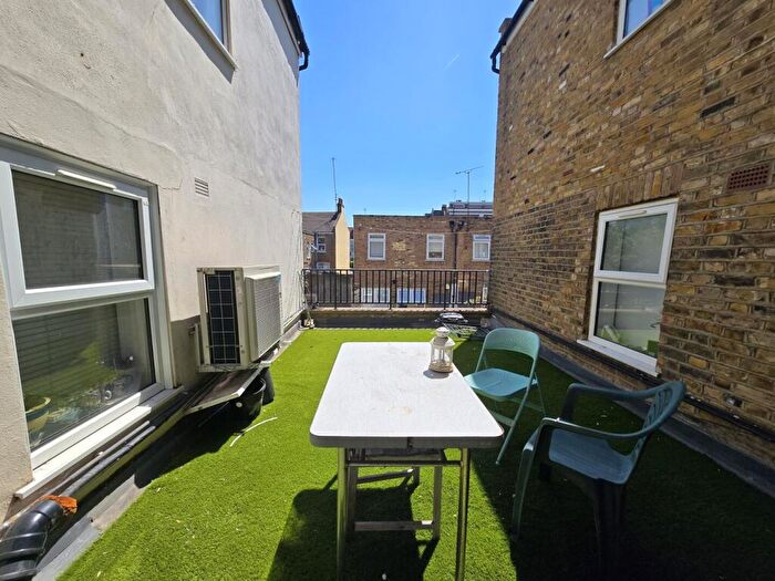 3 Bedroom Flat To Rent In Turnpike Lane, London, N8