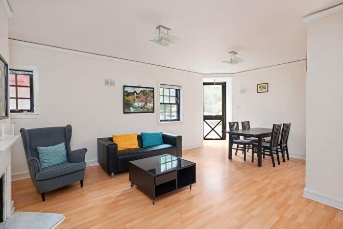 2 Bedroom Flat To Rent In L Hawthornbank Lane, Edinburgh, EH4