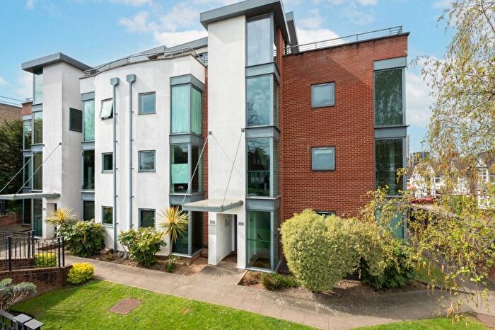 2 Bedroom Apartment For Sale In Eaton Road, Sutton, SM2