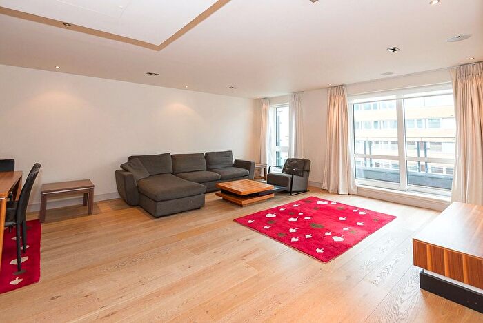 3 Bedroom Flat For Sale In Park Street, Chelsea Creek, SW6