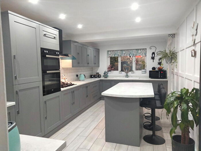 4 Bedroom Detached House For Sale In Shipton Close, Milking Bank, Dudley, DY1
