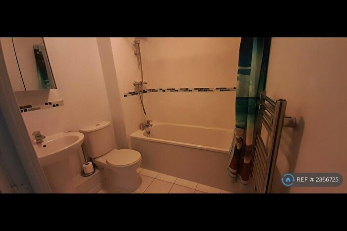 1 Bedroom Flat To Rent In Field House, Morden, SM4