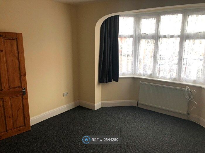 1 Bedroom Flat To Rent In Brook Road, Ilford, IG2