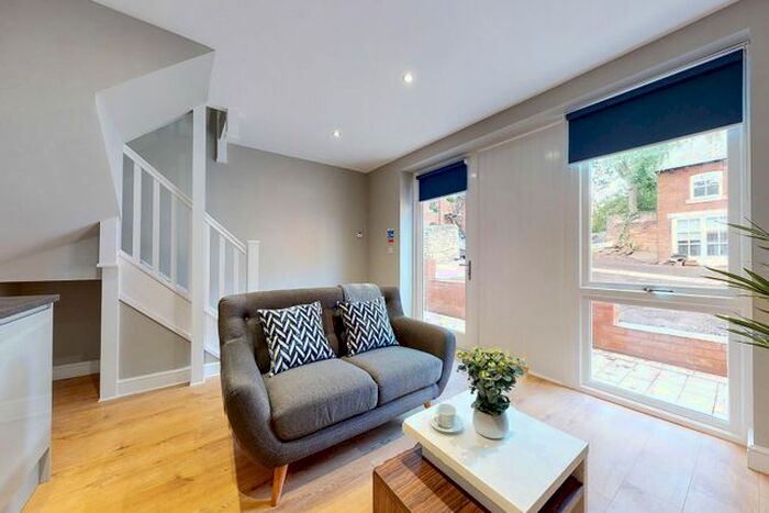 1 Bedroom Flat To Rent In Springfield Mount, Leeds, LS2