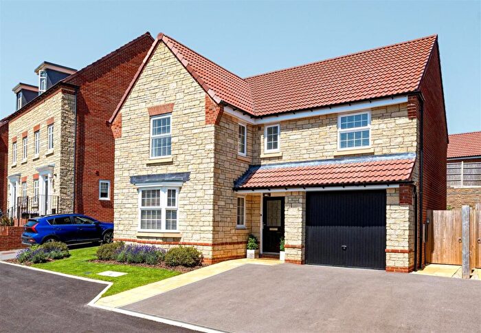 4 Bedroom Detached House For Sale In Witts Grove, Chippenham, SN15