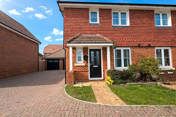 3 Bedroom Semi Detached House For Sale In Langford Avenue, Spencers Wood, Reading, RG7