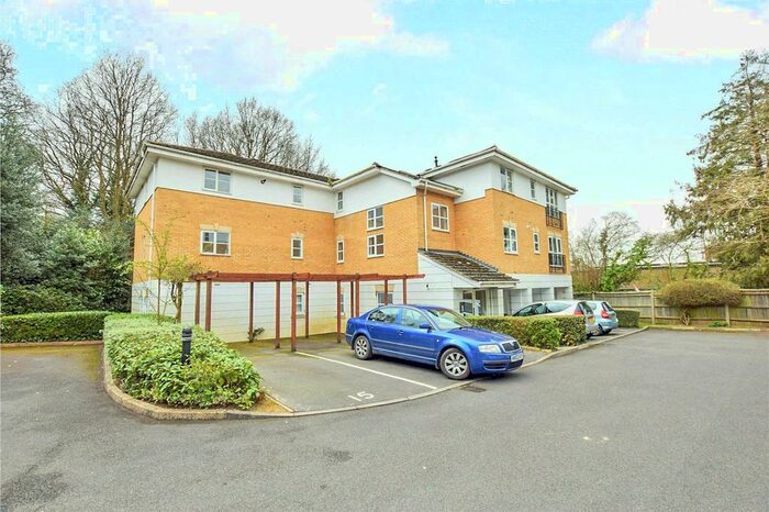 2 Bedroom Flat To Rent In Sabin Gates, Old Bracknell Lane East, Bracknell, Berkshire RG12