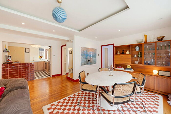 2 Bedroom Flat For Sale In Lymer Avenue, SE19