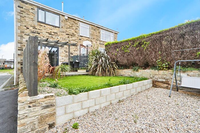 3 Bedroom Semi-Detached House For Sale In Main Street, Wilsden, Bradford, BD15