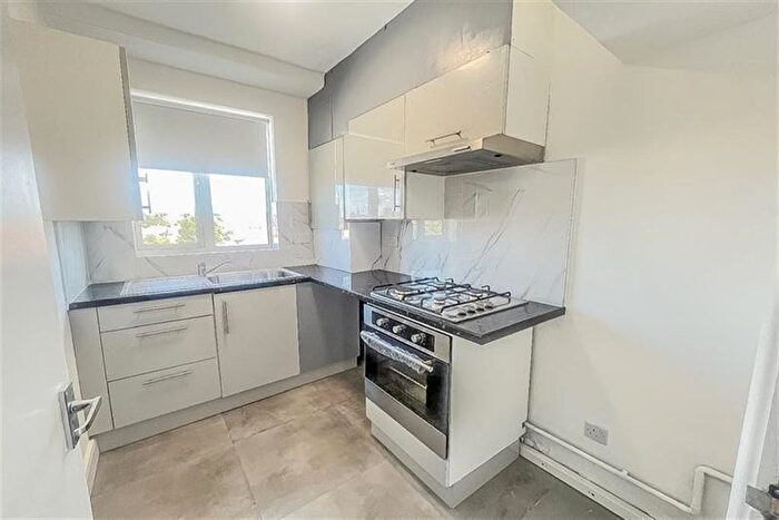4 Bedroom Flat To Rent In Varley Parade, Colindale, NW9