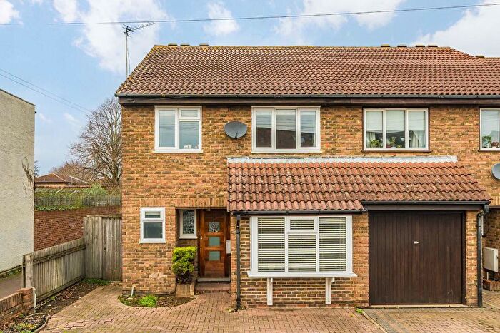 4 Bedroom Property For Sale In South Road, Hampton, TW12