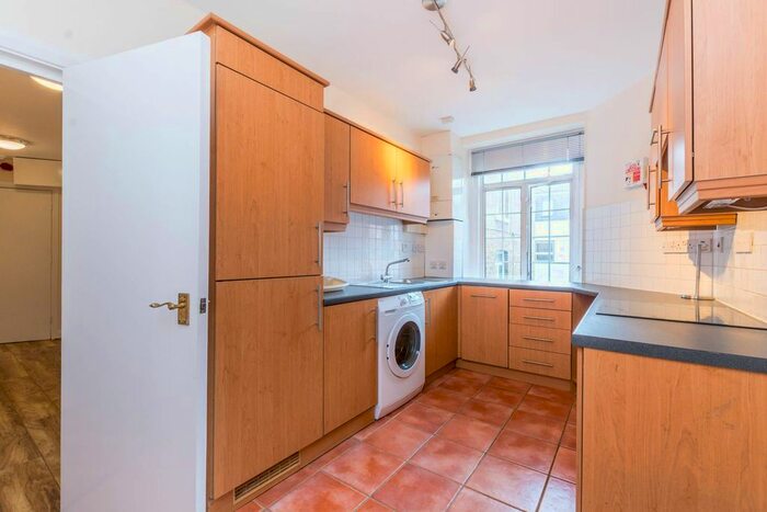 2 Bedroom Flat To Rent In Harrowby Street, Marylebone, London, W1H