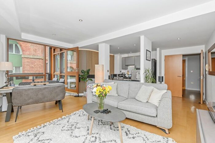 2 Bedroom Flat For Sale In Dock Street, LS10