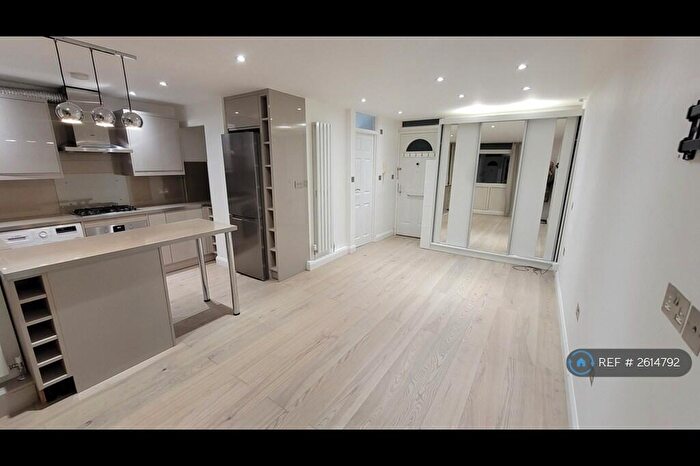 Studio To Rent In Gardner Close, Wanstead, E11