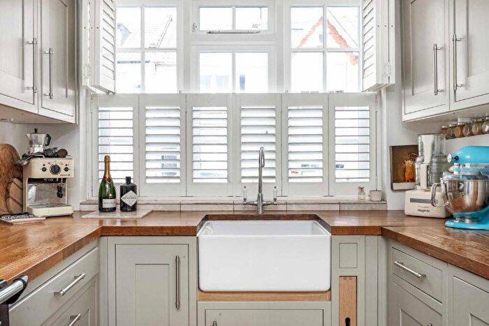 4 Bedroom Semi-Detached House To Rent In Waveney Avenue, Peckham Rye, SE15